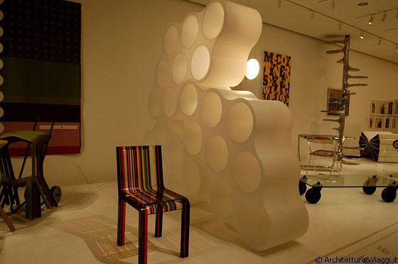 MIDTOWN MANHATTAN - MoMA: Rainbow Chair e Nuages (Cloud) Bookcase