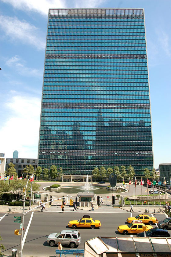 MIDTOWN MANHATTAN - United Nations Secretariat - Wallace K. Harrison and others, 1950