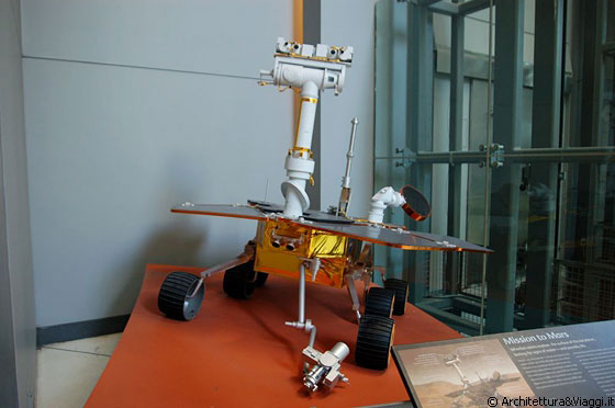 ROSE CENTRE FOR ART AND SPACE - Il modello del Mars Rover protagonista di Mission to Mars, ancora su Marte per raccogliere e registrare dati sul pianeta