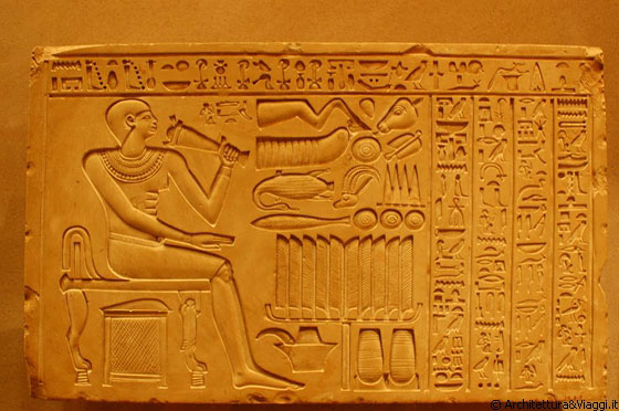 MET - Sezione egizia - stela funeraria da Tebe, Dinastia 11, regno di Mentuhotep II, ca. 2051-2030 a.C.
