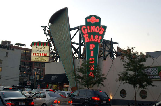 CHICAGO - Da Gino's East potete assaggiare la famosa deep-dish pizza, una pizza alta e soffice che sembra una torata salta - credeteci potete anche perderla!