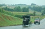 OHIO. Il carretto Amish condivide la strada con il traffico