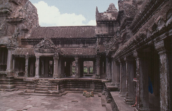 ANGKOR - Angkor Wat è una splendida realizzazione dell'arte classica khmer