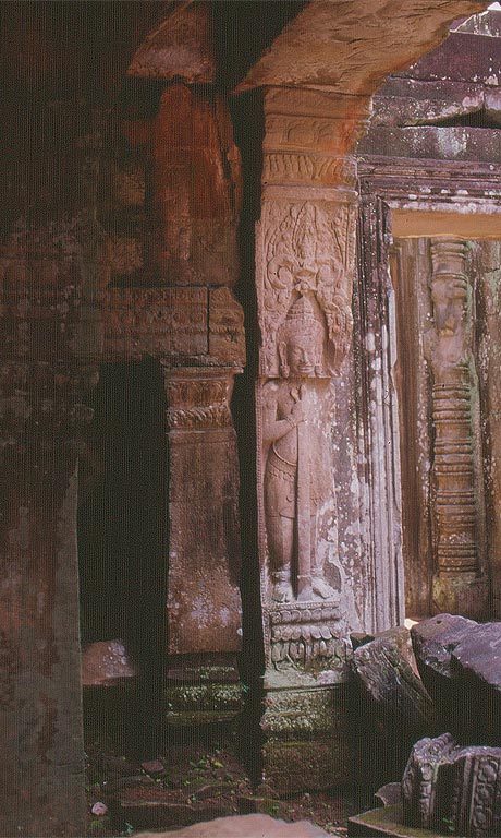 ANGKOR - Preah Khan - gli eleganti rilievi che raffigurano gli essai e le apsara 