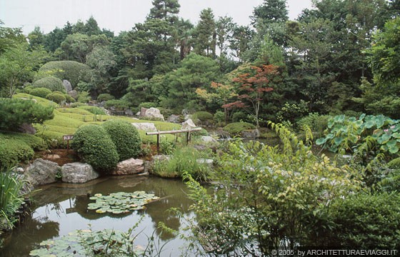 TAIZO-IN-TEMPLE - L'elegante e spazioso giardino moderno Nakane Kinsaku