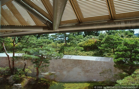 SHIGARAKI, SHIGA - La caffetteria del MIHO MUSEUM con la grande parete vetrata che si apre sul paesaggio e la copertura aggettante per mitigare i raggi solari