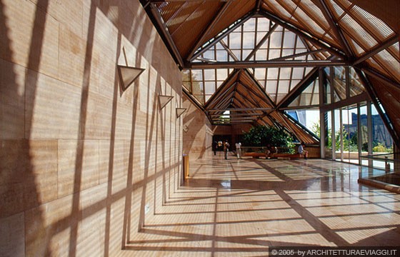 SHIGARAKI, SHIGA - MIHO MUSEUM - L'interno, la geometria e la luce - I.M. Pei