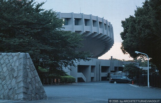 TOKYO - Kenzo Tange/URTEC - Yoyogi National Gymnasium - particolare del grande stadio ellittico per 15.000 spettatori