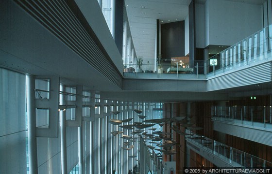 TOKYO ODAIBA - Miraikan, Museo delle Scienze e delle Innovazioni Emergenti - il grande spazio vetrato