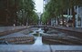 OSAKA . UMEDA SKY BUILDING - le fontane a raso nei giardini e spazi pubblici che circondano l'Umeda