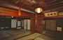 TAKAYAMA. Casa Yoshijima - Pannelli e pareti scorrevoli trasformano gli ampi spazi interni in base alle esigenze e alle ore del giorno