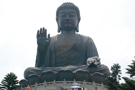 MONASTERO DI PO LIN - Il Buddha seduto in bronzo alto 26 metri