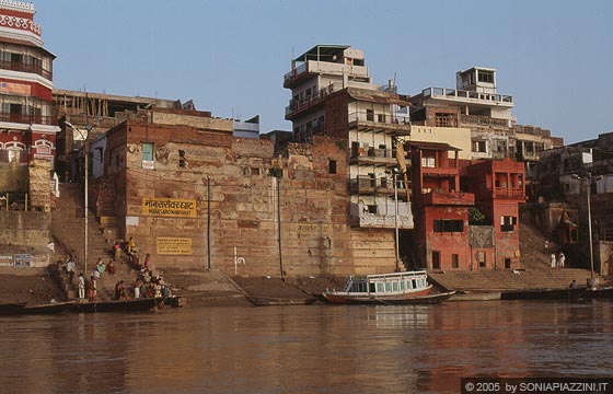 VARANASI - Escursione sul Gange all'alba 