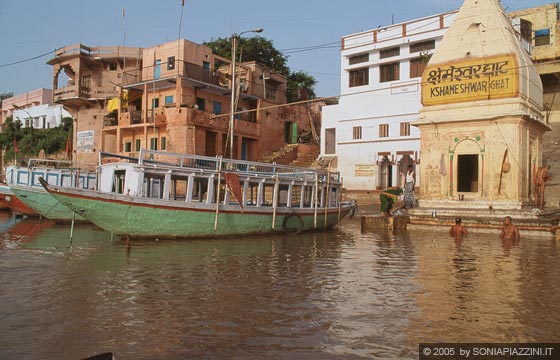 UTTAR PRADESH - Varanasi - escursione sul Gange all'alba 