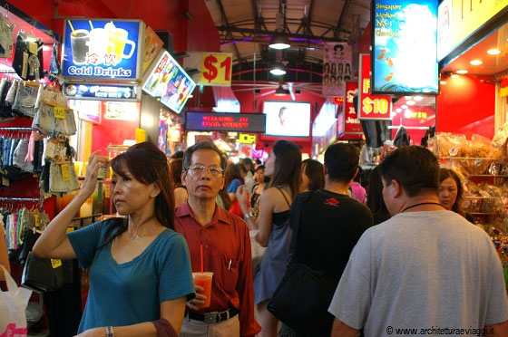 SINGAPORE - Le passioni principali dei singaporiani sono la gastronomia e lo shopping