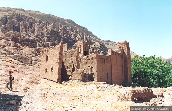 VALLE DEL DADES - Una kasbah in rovina del tutto abbandonata
