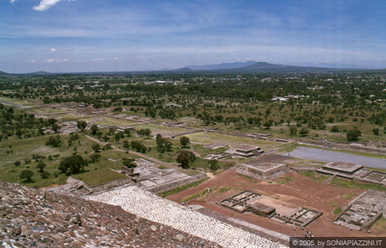 TEOTIHUACAN - Il centro cerimoniale di Teotihuacan visto dalla Piramide del Sole