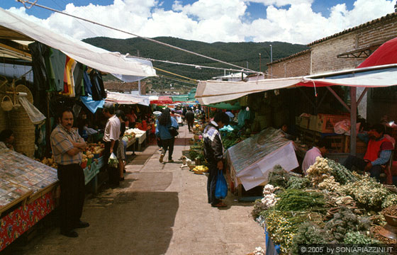 SAN CRISTOBAL DE LAS CASAS - Il mercato di generi alimentari