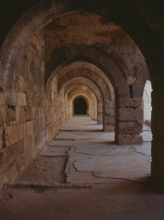 CAPPADOCIA - Portico nella corte interna del Caravanserraglio di Sulttanhani