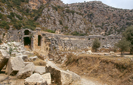 DEMRE - Nei pressi della necropoli si trova il teatro di epoca romana 