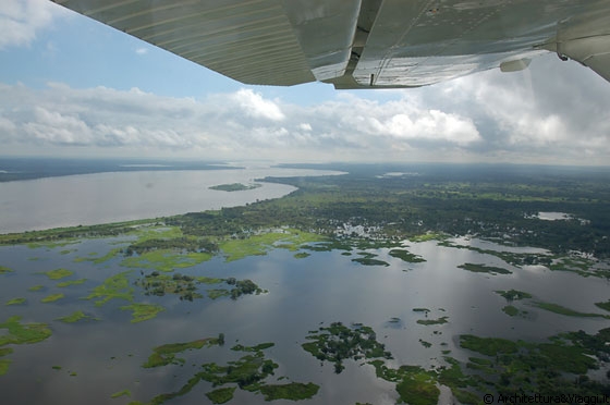 GUAYANA - Ci gustiamo il panorama della regione del Basso Orinoco dall'alto del nostro aereo ultraleggero
