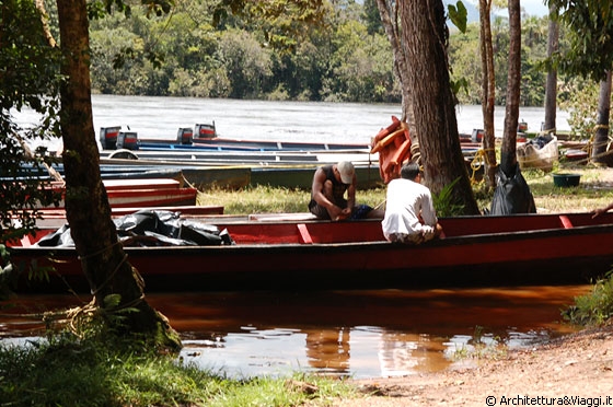 PARCO NAZIONALE DI CANAIMA - Ucaima - si parte, le barche ci attendono per risalire i fiumi Carrao e Churun