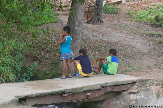 CHUAO - Bambini al fiume