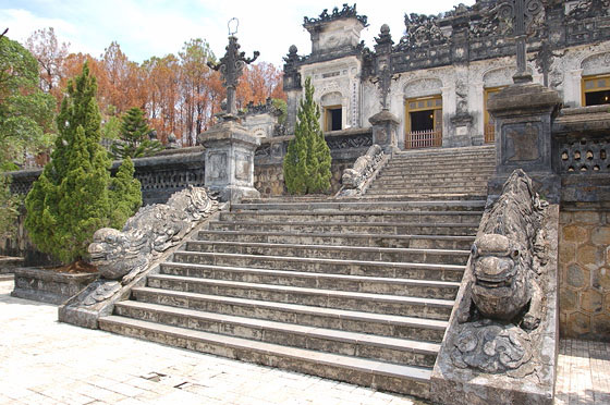 VIETNAM CENTRALE - Tomba di Khai Dinh nel villaggio di Chau Chu