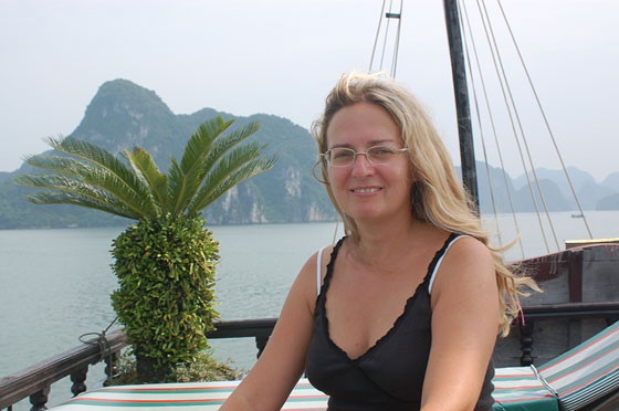 VIETNAM NORD-ORIENTALE - Io in barca alla Baia di Halong