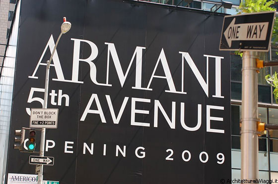 MIDTOWN MANHATTAN - Le grandi firme, italiane e non, sono concentrate nella Fifth Avenue - il negozio di Armani aprirà nel 2009