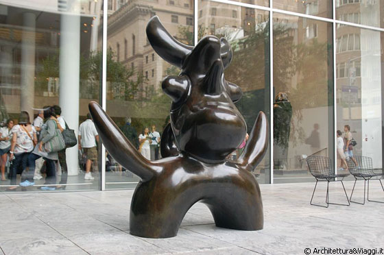 NYC - MoMA - The Abby Aldrich Rockefeller Sculture Garden è una vera e propria galleria all'aperto per installazioni di sculture diverse