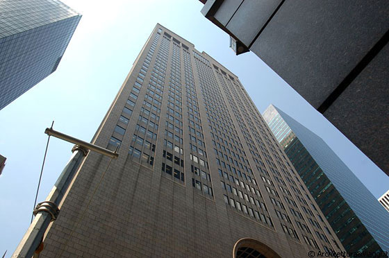 MIDTOWN MANHATTAN - Difficilissimo fotografare i grattacieli di New York; questo vale anche per l'AT&T Building di Philip Johnson 
