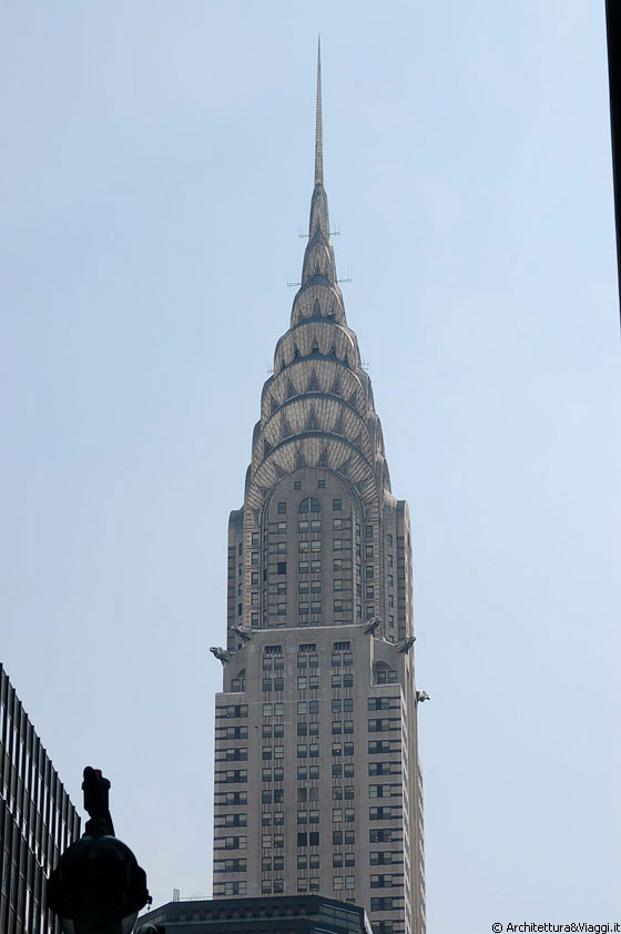 MIDTOWN MANHATTAN - L'inconfondibile coronamento déco del Chrysler Building in Lexington Ave (42nd St)