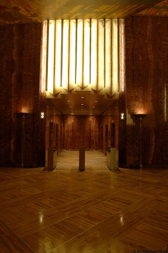 NYC - MIDTOWN - Chrysler Building - l'atrio degli ascensori