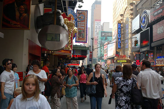 MIDTOWN MANHATTAN - Detto, fatto: torniamo verso Times Square in poco tempo e riprendiamo la scoperta del cuore pulsante di New York