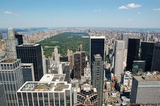 NEW YORK CITY - Dalla piattaforma panoramica Top of the Rock del Rockefeller Center, posta a a 70 piani sopra Midtown, splendida vista su Central Park 