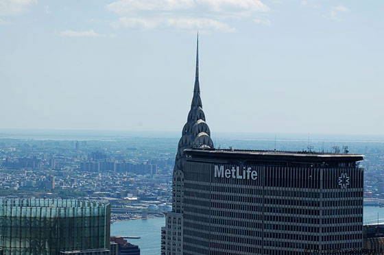 MIDTOWN MANHATTAN - Dall'osservatorio del Rockefellerer Center vista sul Metlife e sulla guglia del Chrysler