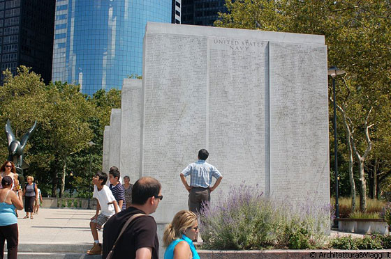 LOWER MANHATTAN - Battery Park - memoriale ai caduti nella seconda guerra mondiale
