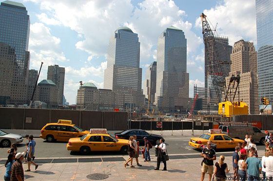 LOWER MANHATTAN - Ground Zero, il vuoto lasciato dagli attacchi terroristici dell'11 settembre 2001