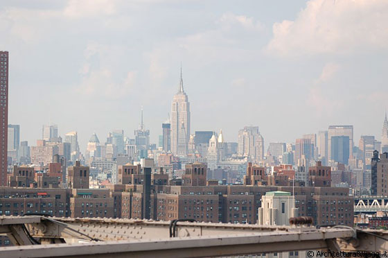 BROOKLYN BRIDGE - Vista su Midtown, da cui spicca l'imponente profilo dell'Empire State Building