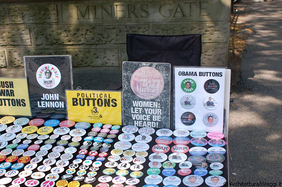 CENTRAL PARK - Obama o John Lennon buttons? Ce ne sono per tutti i gusti