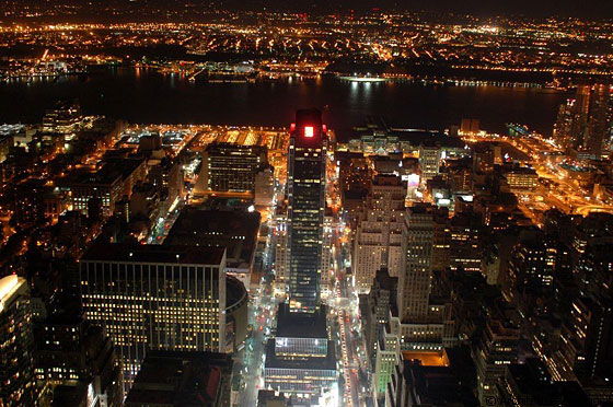 MANHATTAN - Dall'Empire State Building vista a ovest su Penn Station e sul Madison Square Garden