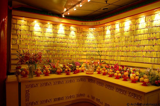CHINATOWN - Offerte votive e preghiere al Mahayana Buddhist Temple