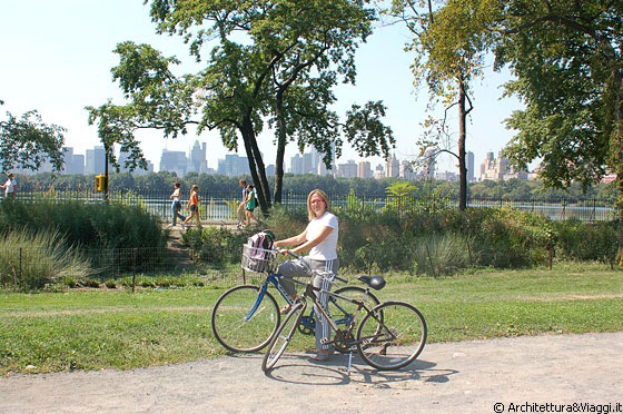 CENTRAL PARK - Noleggiamo la bicicletta per esplorare i 340 ettari del parco più famoso al mondo, o almeno ci proviamo!