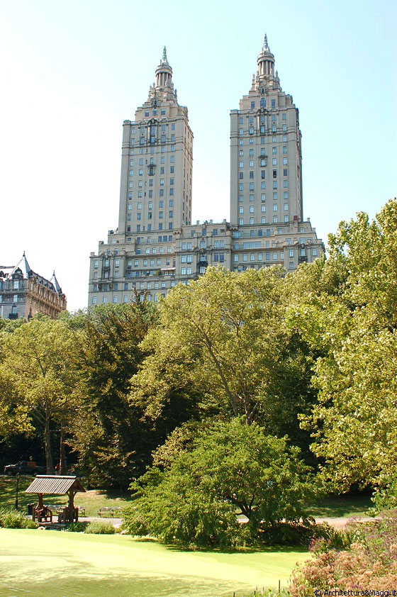 UPPER WEST SIDE - Da Central Park vista sugli eleganti e imponenti San Remo Apartments, 27 piani di appartamenti di lusso con vista su Central Park