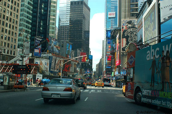 ARRIVEDERCI NEW YORK - Mentre Wall Street è il simbolo del capitalismo americano, Times Square è il simbolo dell'industria pubblicitaria