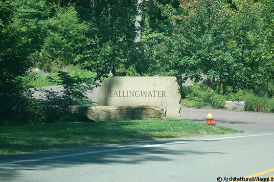 FALLINGWATER - L'ingresso al parco boscoso della Fallingwater