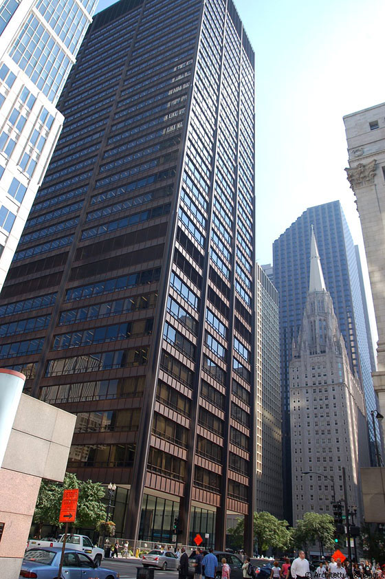 THE LOOP - Dal J.R. Thompson Center vista sul Richard J. Daley Center e sul Chicago Temple Building