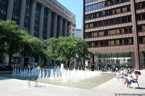 CHICAGO - Dalla piazza con fontana di fronte al Richard J. Daley Center vista sul City Hall & County Building - Holabird & Roche, 1911