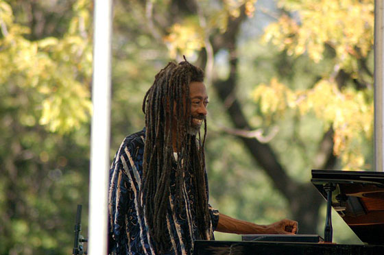CHICAGO JAZZ FESTIVAL - Il pianista del gruppo Jo Ann Daugherty Quartet, sembra più Bob Marley che un jazzista